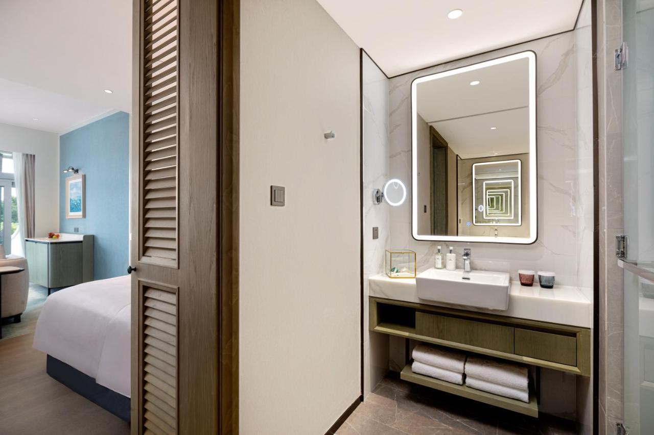 Xiamen International Seaside Hotel -Hotel Corridor Leads To The Stone Exhibition Hall Luaran gambar