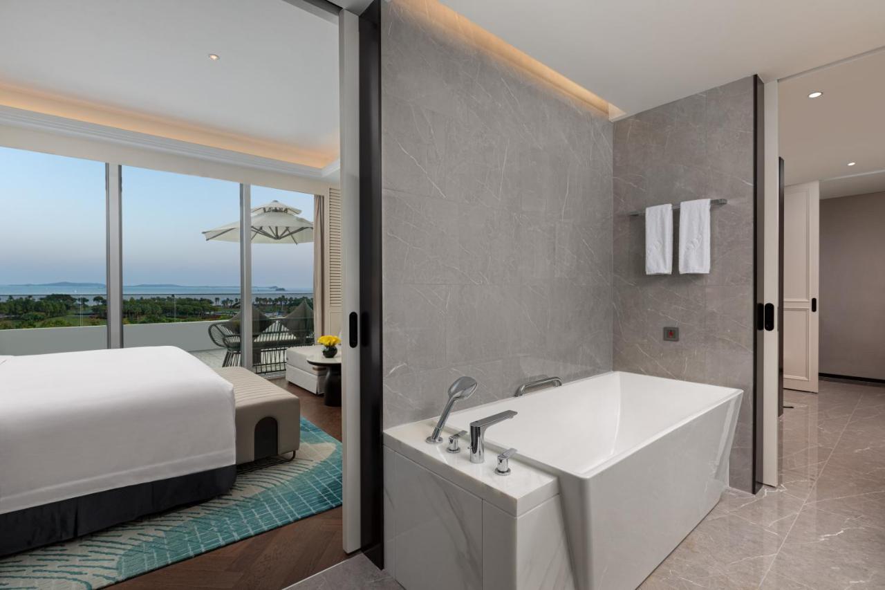 Xiamen International Seaside Hotel -Hotel Corridor Leads To The Stone Exhibition Hall Luaran gambar