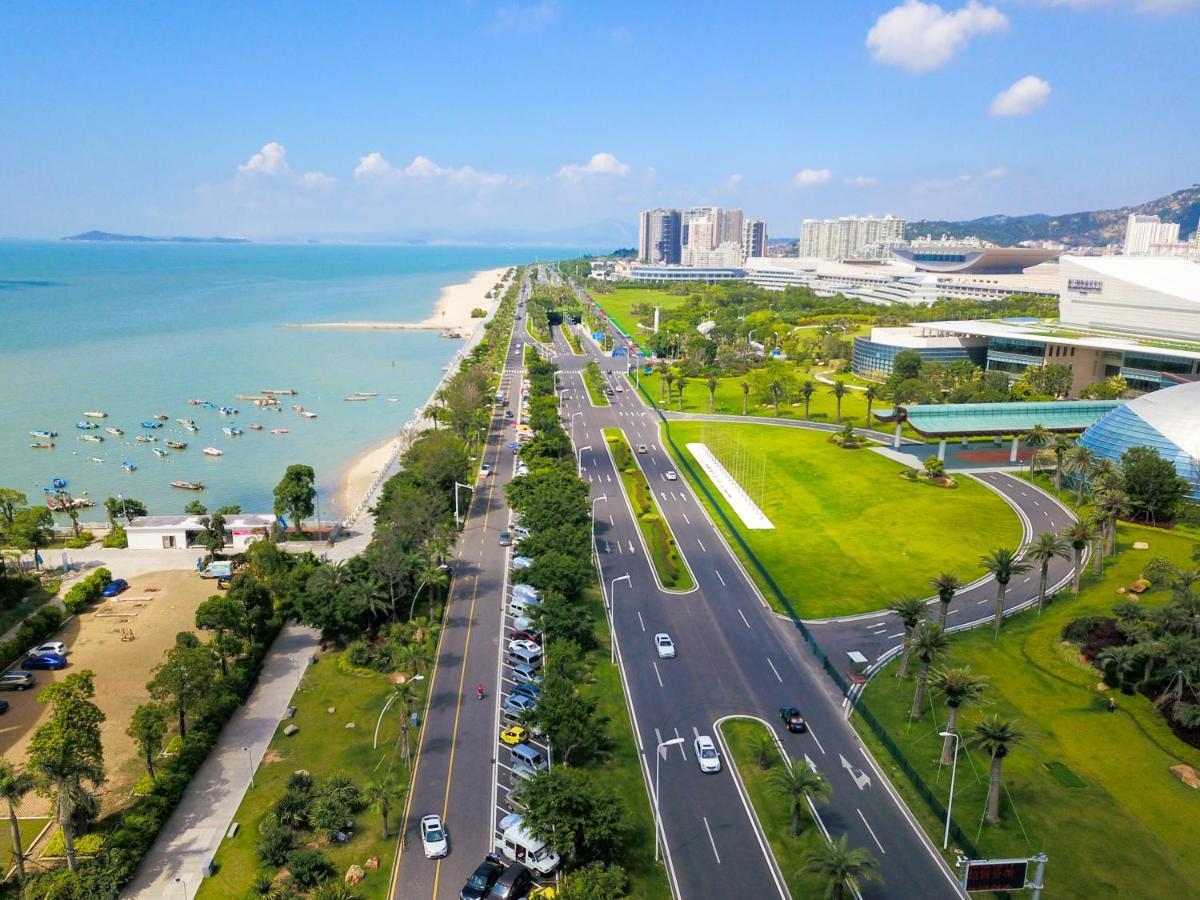 Xiamen International Seaside Hotel -Hotel Corridor Leads To The Stone Exhibition Hall Luaran gambar