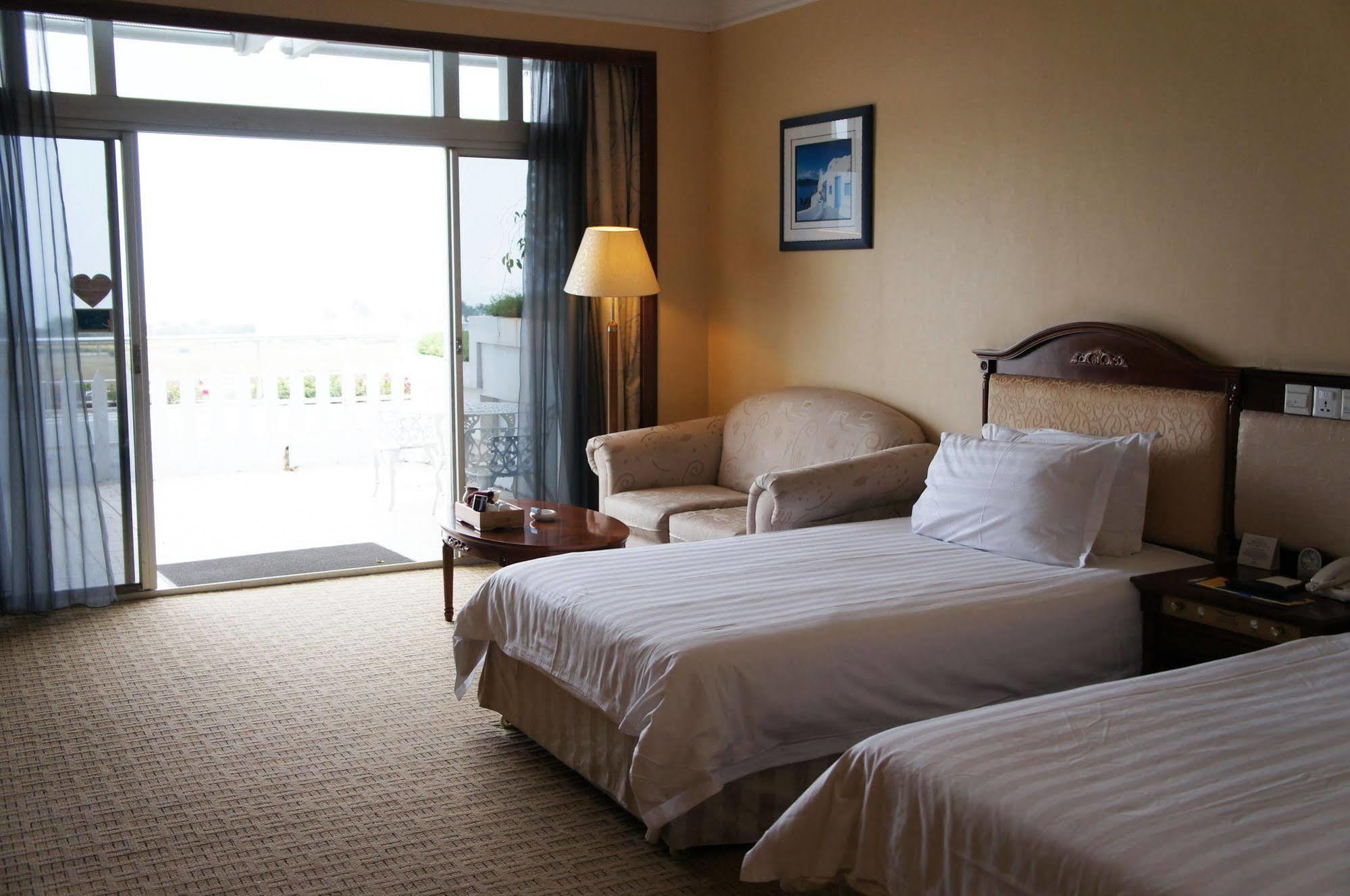 Xiamen International Seaside Hotel -Hotel Corridor Leads To The Stone Exhibition Hall Luaran gambar