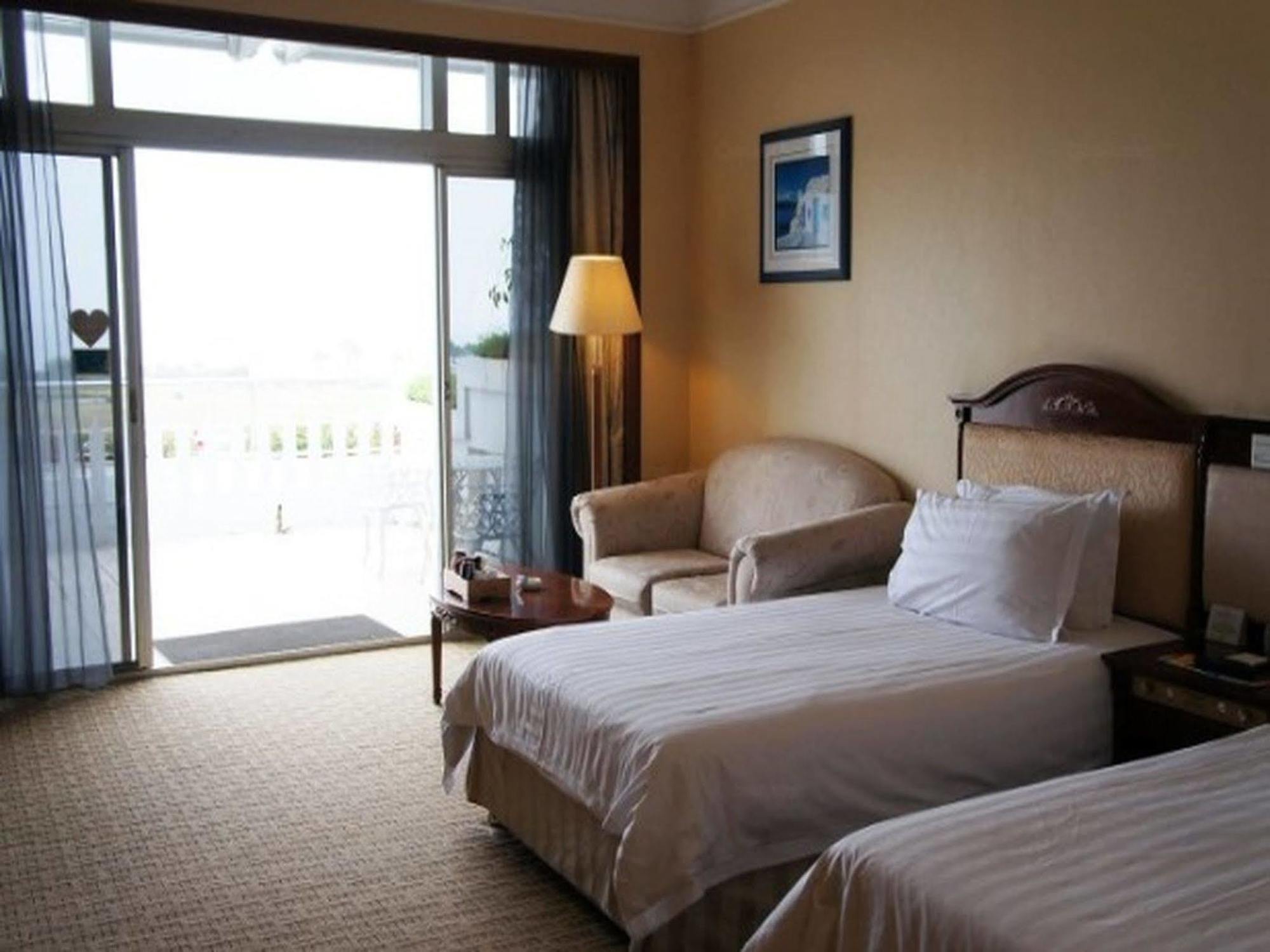 Xiamen International Seaside Hotel -Hotel Corridor Leads To The Stone Exhibition Hall Luaran gambar